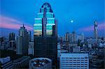 Pleine lune sur l'horizon, Bangkok, Thaïlande