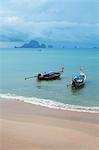 Boote bei Ao Nang Beach, Krabi, Thailand