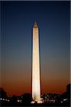 Washington Monument in der Abenddämmerung, Washington, D.C., USA
