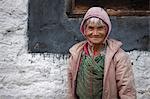 Eine ältere Frau in Bhutan