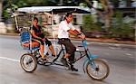 Taxi de bicyclette traditionnelle à la Havane, à Cuba, Caraïbes