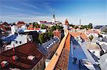 Estonie, Tallinn, vue de la basse-ville de mur de la ville avec l'Eglise Oleviste en arrière-plan