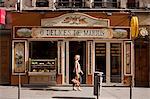 Lyon, Frankreich; Straße Szene vor einer Bäckerei in Lyon Frankreich