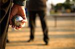 France, Côte d'Azur, Cannes ; Un jeu traditionnel où les hommes, généralement âgées, se rencontrent dans un carré de jouer de la pétanque, bols