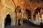 Jami Masjid,one time fortress capital of the Malwa sultans,and later pleasure retreat of the Mughals,Mandu's 15th-century Jami Masjid is its finest remaining building. Numerous arches and pillars support its domed prayer hall. The central niche,shown here beside a raised pulpit,is ornamented with a scroll of Koranic quotations.