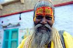 Inde, Rajasthan, Jaisalmer. Une errance sardhu recueille les aumônes dans le Vieux Fort de Jaisalmer.