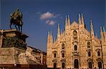 Piazza del Duomo et la cathédrale la plus grande cathédrale gothique dans les tours de with135 du monde.
