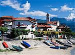 Ville de Feriolo sur le bord du lac majeur, Italie