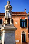 Italien, Venetien, Venedig; Denkmal für Niccolo Tommaseo (1802 – 1874), Sprachwissenschaftler und Journalist, Herausgeber des 'Dizzionario della Lingua'