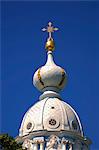 Russie, Saint-Pétersbourg ; Parmi les nombreuses coupoles de la cathédrale de Smolny