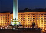 Couple looking at Independence Square (Maydan Nezalezhnosti), Kiev, Ukraine