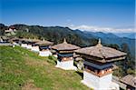 Asien, Bhutan, Dochu la Pass (3140m), Website der 108 Chörten Baujahr 2005 zum Gedenken an einen Kampf gegen militante