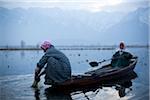 Ses habitants sur le lac Dal à Srinagar, au Cachemire, Inde