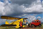 Laikipia, Kenia Lewa Downs. Will Craigs Stil der 30er Waco Classic open Cockpit Flugzeug für die ultimative Antenne Safari.