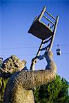 Skulptur Clown in Montjuic und der Seilbahn, Barcelona, Katalonien, Spanien