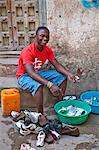 Tanzanie, Zanzibar, Stone Town. Une scène typique de tous les jours dans un labyrinthe s Stone Town de rues étroites.