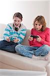 Adolescents jouant des jeux vidéo, Mannheim, Bade-Wurtemberg, Allemagne