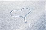 En forme de cœur dans la neige