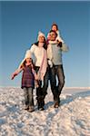 Familie im freien im Winter