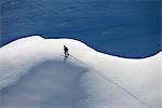 Un skieur dans les Alpes.