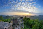 Sonnenaufgang über Wegelnburg, Nothweiler, Pfalzerwald, Rheinland-Pfalz, Deutschland