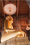 Goldene Buddhastatue, Wat Sutat, Bangkok, Thailand