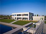 Large modern lakeside house, California. Architects: Arthur Border