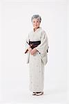 Senior Woman tragen Kimono