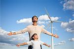 Père et fils sur un projet de parc éolien