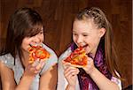 Enfants manger Pizza