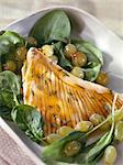 Skate with fresh spinach and green grapes