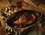 Côtelette de bœuf cuit au vin rouge et échalotes