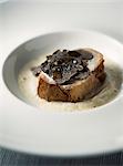 Filet de veau aux truffes noires et crème d'artichauts de Jérusalem