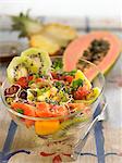 Obst und spriessen Salat