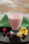 Banane et lait frappé aux fraises sauvage