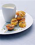 Fruit brochettes with white chocolate sauce