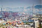 Pont de Stonecutters & port de conteneurs avec l'île de Hong Kong à l'arrière-plan, Hong Kong, Chine