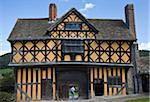 Shropshire, en Angleterre, le château de Stokesay. Château de Stokesay est l'un des édifices les mieux préservées médiévale fortifiée en Angleterre. Le charme du château de Stokesay réside dans sa guérite, construit en 1640-41.