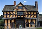 Shropshire, en Angleterre, le château de Stokesay. Château de Stokesay est l'un des édifices les mieux préservées médiévale fortifiée en Angleterre. Le charme du château de Stokesay réside dans sa guérite, construit en 1640-41.