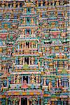 Inde, Madurai. Les sculptures magnifiques et récemment rénovés sur le Temple de Meenakshi Sundereshwara.