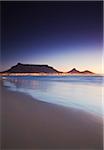 Vue de montagne de la Table au coucher du soleil de Milnerton beach, Cape Town, Western Cape, Afrique du Sud