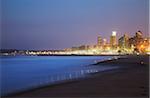 Skyline de Durban et le front de mer au crépuscule, KwaZulu-Natal, Afrique du Sud