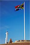 Donkin Leuchtturm und die südafrikanische Flagge, Donkin Reserve, Port Elizabeth, Ostkap, Südafrika