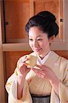 Japanische Dame im traditionellen Kimono