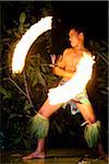 Danseur de feu traditionnel au Royaume des Tonga, Tongatapu, Liku'alofa, Liku'alofa Resort