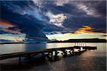 Dock et nuages à coucher du soleil, Vava ' u, Royaume des Tonga