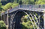 Angleterre, Shropshire, Gorge d'Ironbridge, Site du patrimoine mondial de l'UNESCO. La région tire son nom du célèbre pont de fer, un pont en fonte de 30 mètres qui a été construit sur la rivière il en 1779.