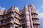 Esplanade Herrenhäuser.Während der britischen Kolonialzeit von 1700 bis 1912 als Kolkata war erlebt die Hauptstadt des britischen India.Kolkata eine Flut von rasenden Bautätigkeit der Gebäude in erheblichem Maße durch die bewusste Vermischung von Design-Gothic, Barock, römischen, orientalischen und islamischen Schulen.