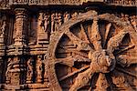 Détail des sculptures de grès dans le Temple du soleil à Konark dans le Temple du soleil Puri.Konark est situé dans l'état d'Orissa, près de la ville sacrée du soleil de Puri.The que temple de Konark est dédié au dieu soleil ou Surya.It est un chef-d'œuvre de l'architecture médiévale de l'Orissa.