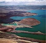 Vue aérienne de l'extrémité sud du lac Turkana, nommé Von H hnel Bay après que l'officier de marine autrichien qui faisait partie d'un voyage épique d'exploration pour atteindre le lac de 1888.The parfaitement formé de cône qui s'avance dans le lac est appelé nadir eetom par les Turkana.